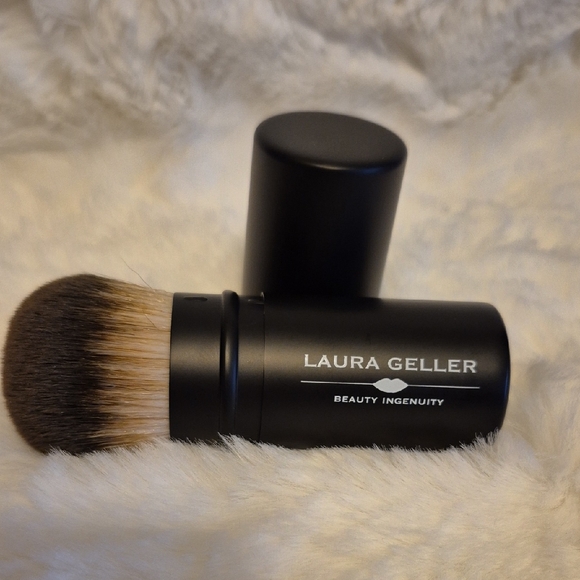 Laura Geller Black Retractable Kabuki Brush - Picture 1 of 4